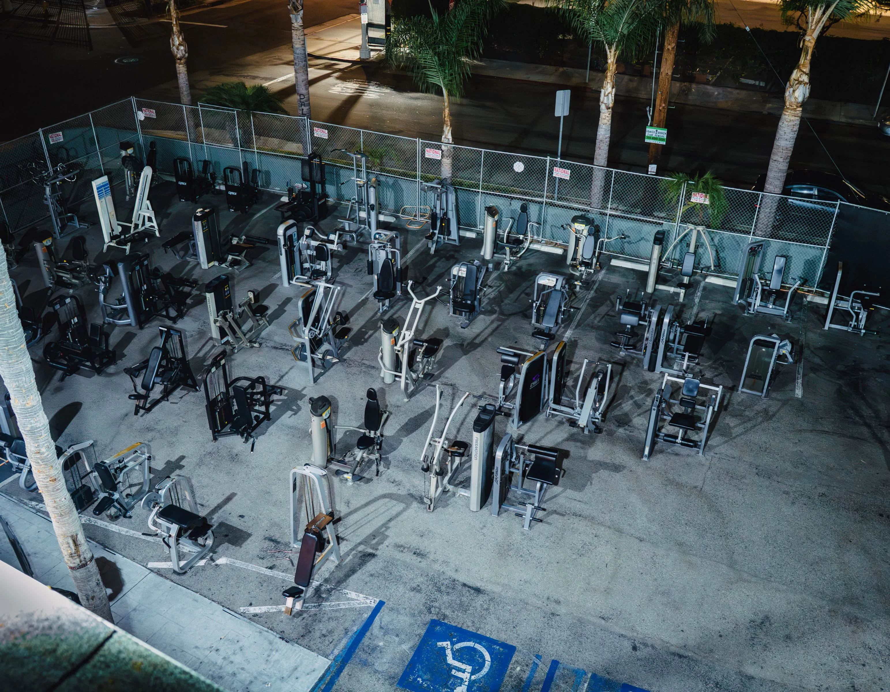 Gold's Gym Venice outdoor gym - photo 1