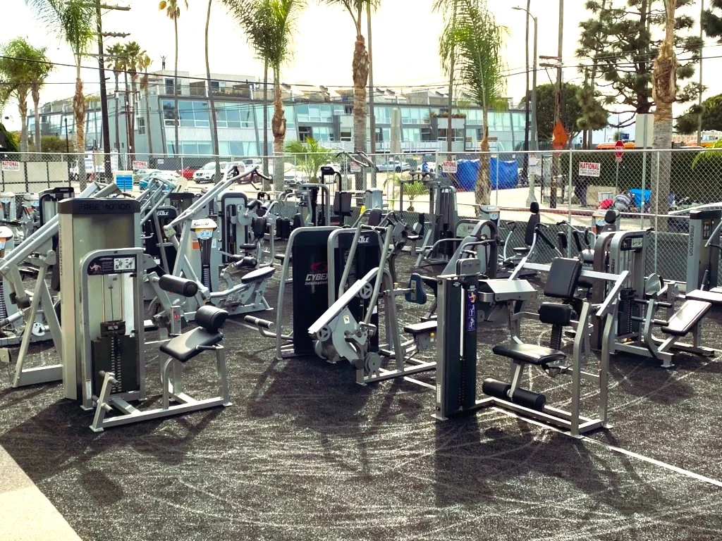Gold's Gym Venice outdoor gym - photo 2